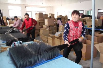 梁山縣“扶貧微工廠”產(chǎn)品揚(yáng)帆出海，創(chuàng)新廣告設(shè)計(jì)打開國際銷路